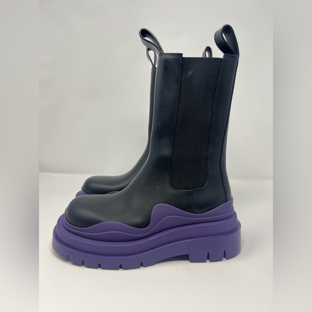 Women’s Tire Chelsea Boots in Black/Purple